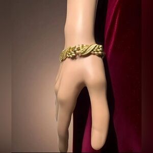 Stunning Vintage Crown Trifari Gold-Tone Bracelet